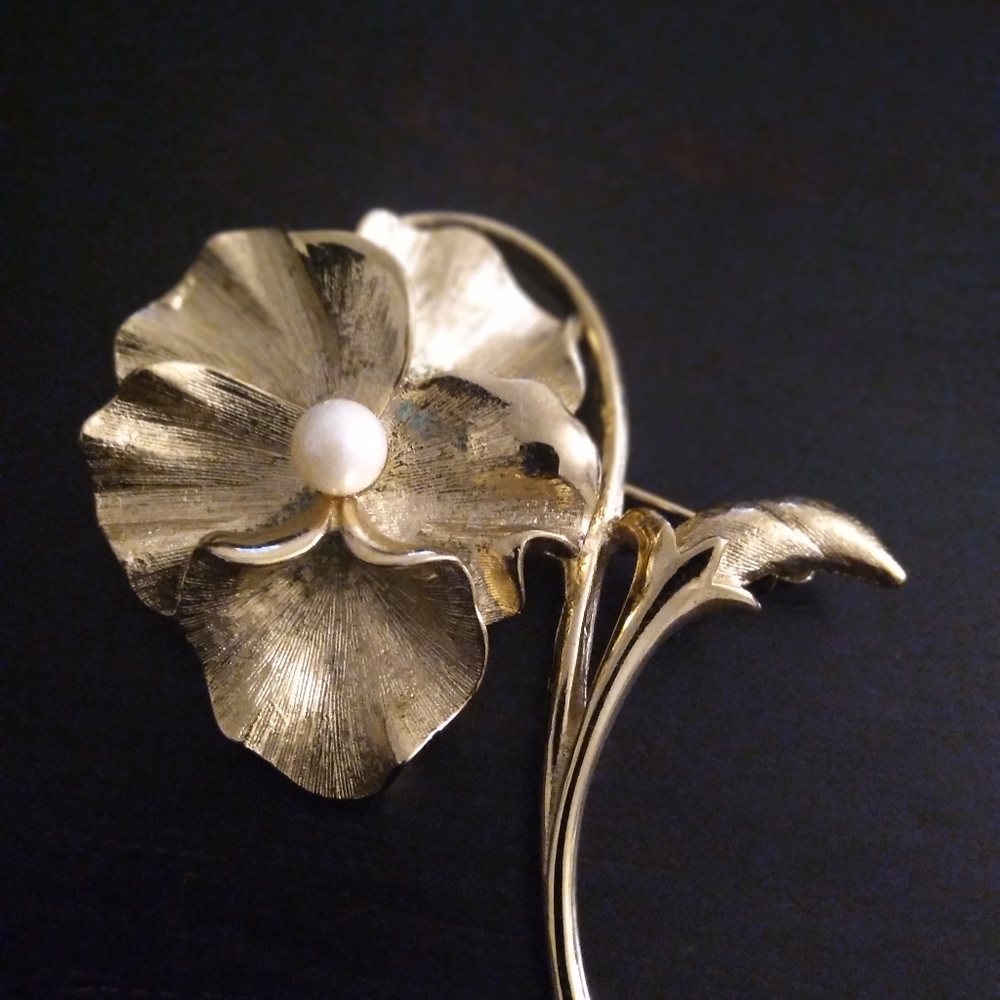 Boucher Gold Floral Brooch With Pearl.